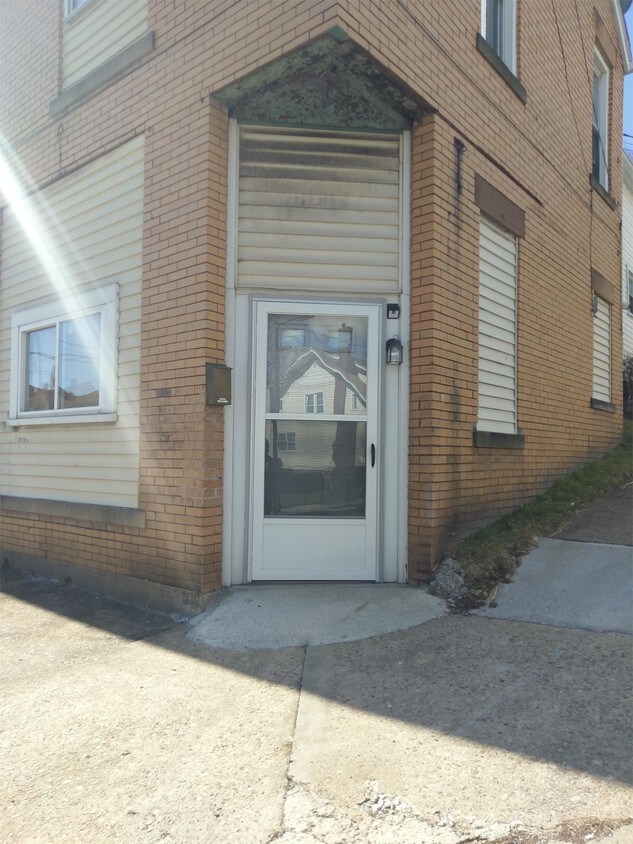 219 Meadow Ave Unit 1, Charleroi, PA 15022 Condo for Rent in