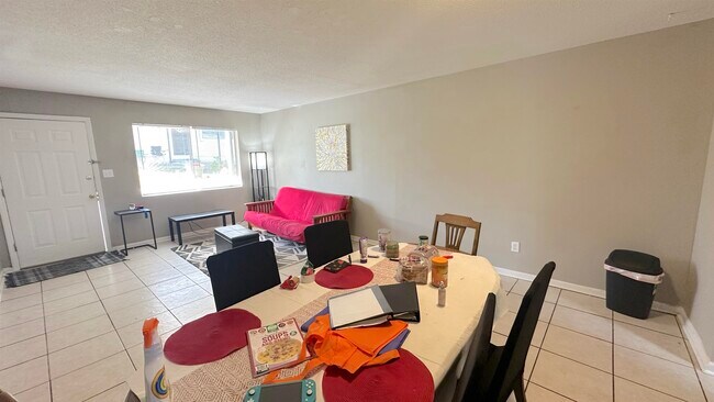 Foto del edificio - 448 Belmont Rd