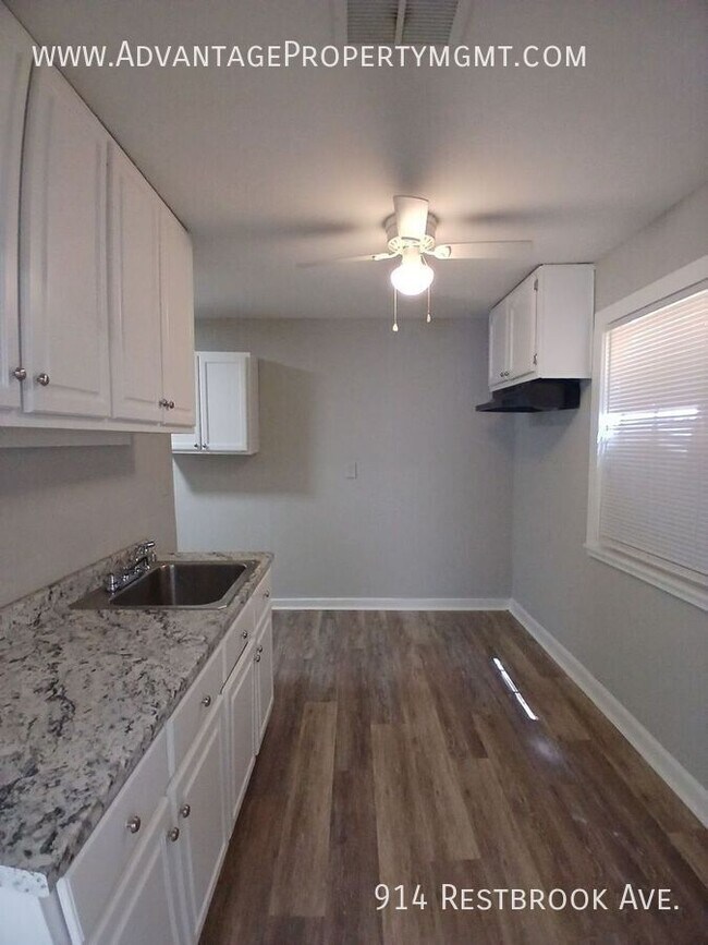 Foto del edificio - 914 Restbrook Ave