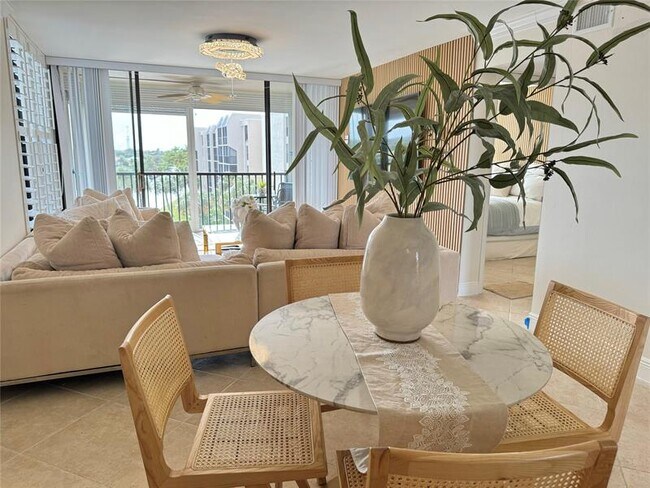 Foto del edificio - 8 Royal Palm Way