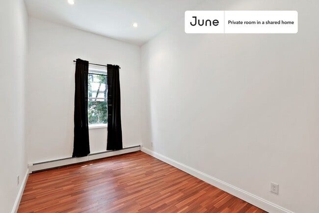 Foto del edificio - Room in Shared 4 bed/1 bath home