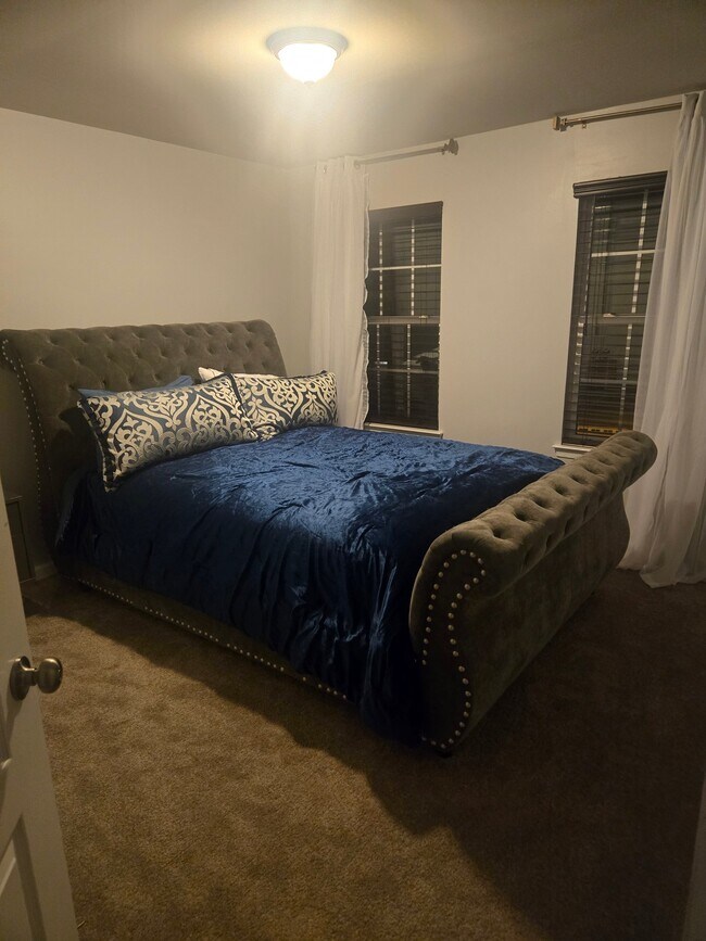 Foto del edificio - 4211 WOODSPRING Ln
