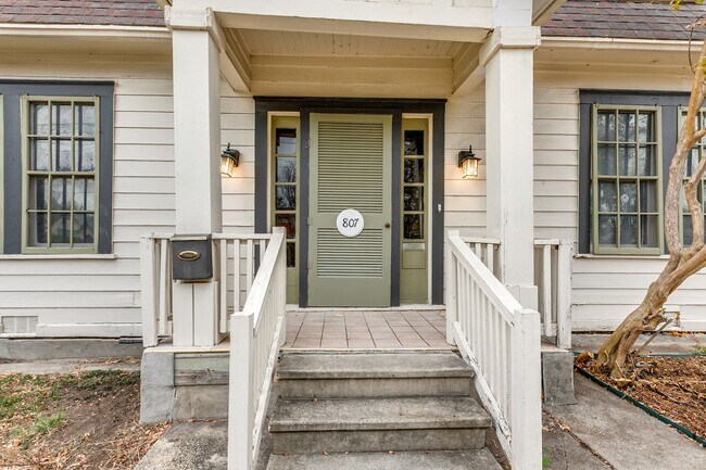 Foto del edificio - BEACON HILL 3-BEDROOM WITH DETACHED CASITA