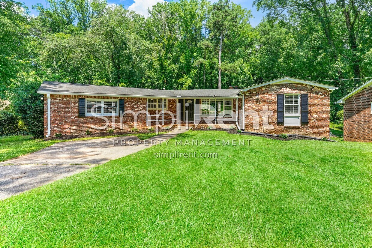 Charming 4 Bd / 2 Bath in College Park! - Charming 4 Bd / 2 Bath in College Park!