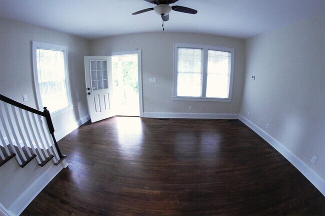 Building Photo - 391 Pinecrest Dr