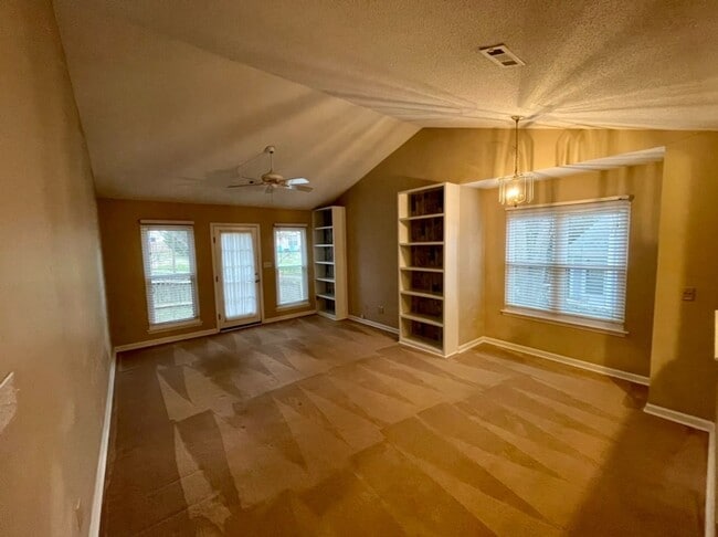 Building Photo - Charming 3 Bedroom House in Chapel Hill!