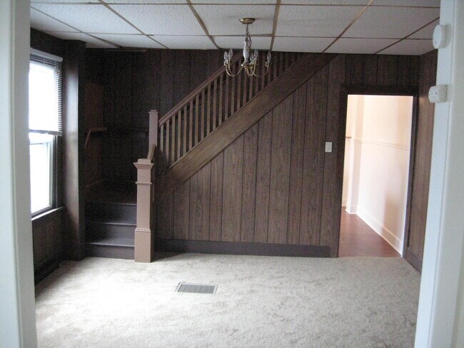 Building Photo - 359 N Prune St