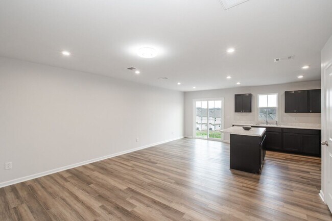 Foto del edificio - 404 Deer Meadow Ln