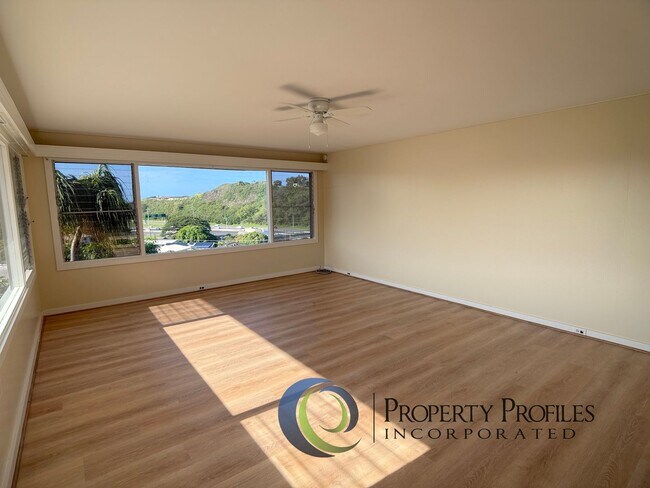 Foto del edificio - Renovated 3 Bedroom 2 Bath House in Moanalua Gardens - Available Now!