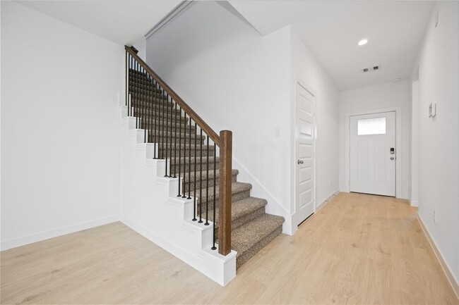 Building Photo - 31622 Farlams Farm Trl