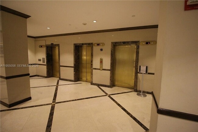 Foto del edificio - 18151 NE 31st Ct