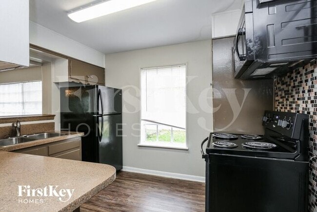 Building Photo - 3500 Coronado Ct