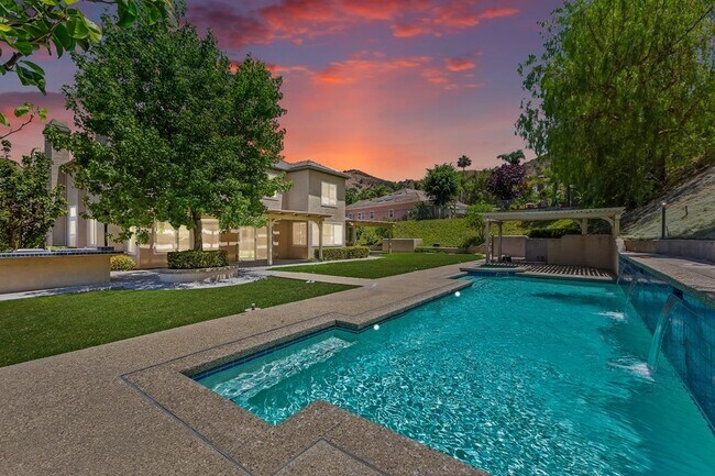 Building Photo - Les Maisons Covina Highlands