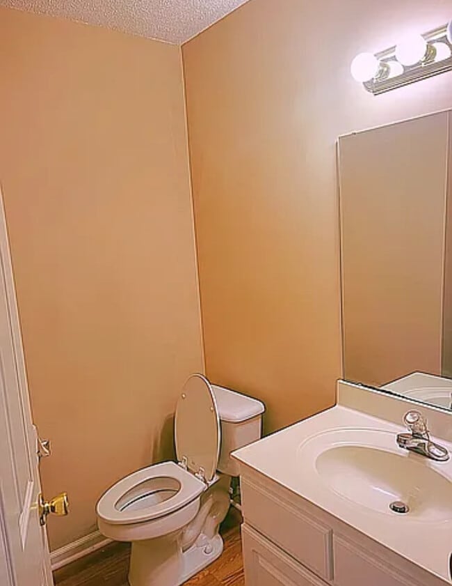 Building Photo - 21899 Williamsburg Dr