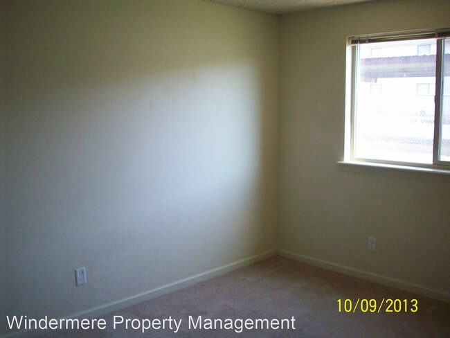 Building Photo - 2 br, 1 bath House - 1928 J St, Apt. 106