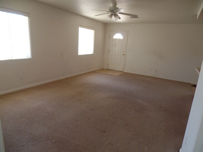 Foto del edificio - Great 2 Bedroom home on Corner Lot!