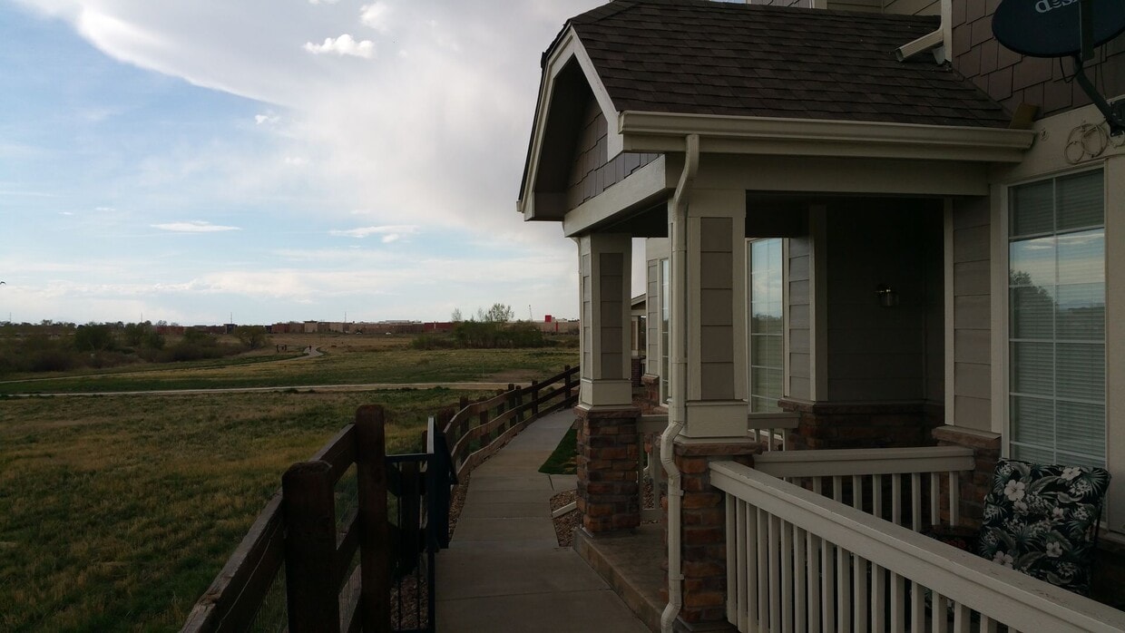 Foto principal - 2 Bedroom 2 1/2 Bath with Gorgeous Views