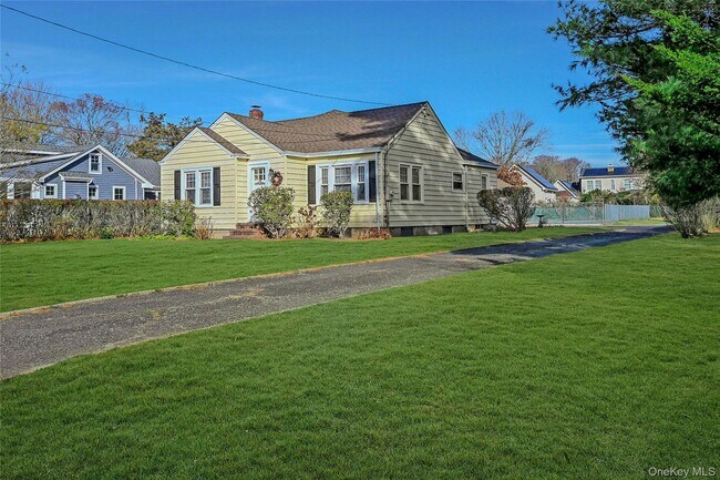 Building Photo - 425 Old Shipyard Ln