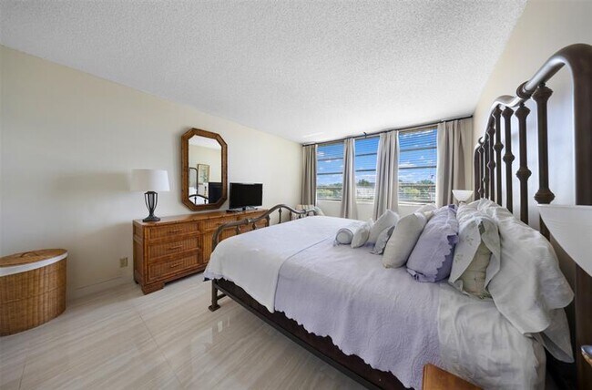 Foto del edificio - 800 Cypress Grove Dr