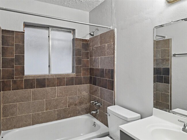 Foto del edificio - 4211 Falcon Meadow Dr