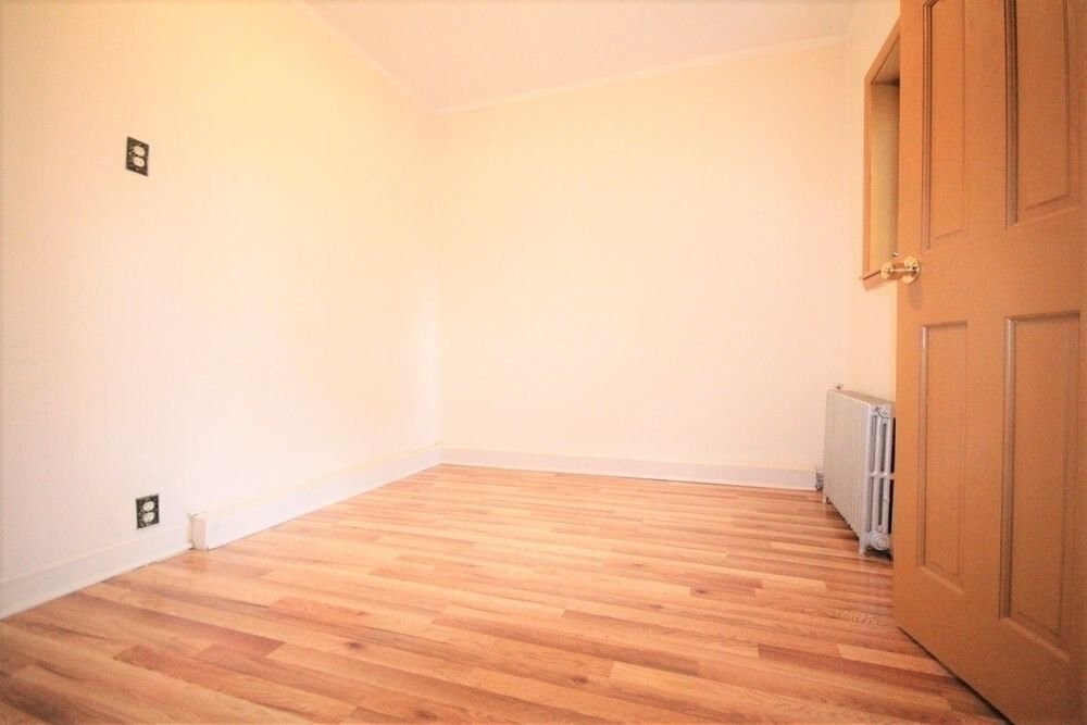 Building Photo - 298 Ainslie St