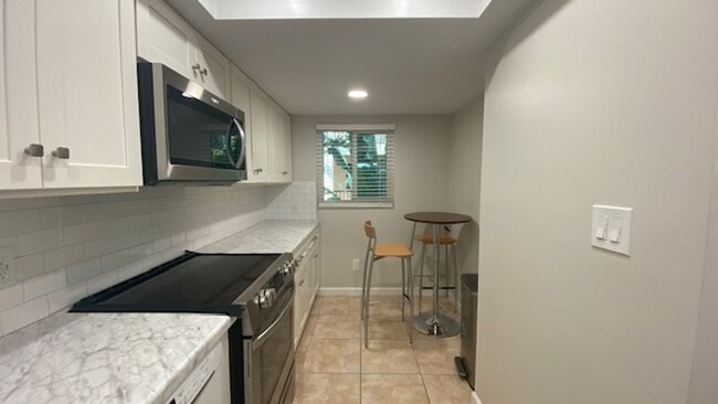 Building Photo - Beautiful Condo Fully Remodeled!! Close to Beaches! West of the Trail!!