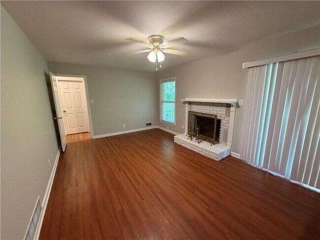 Building Photo - 412 Fielding Ln SW
