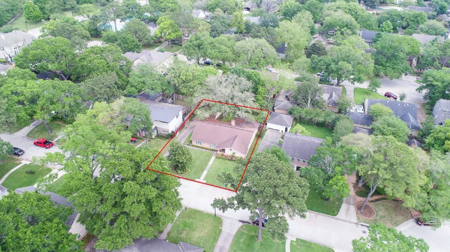 Photo - 614 Bendwood Dr House