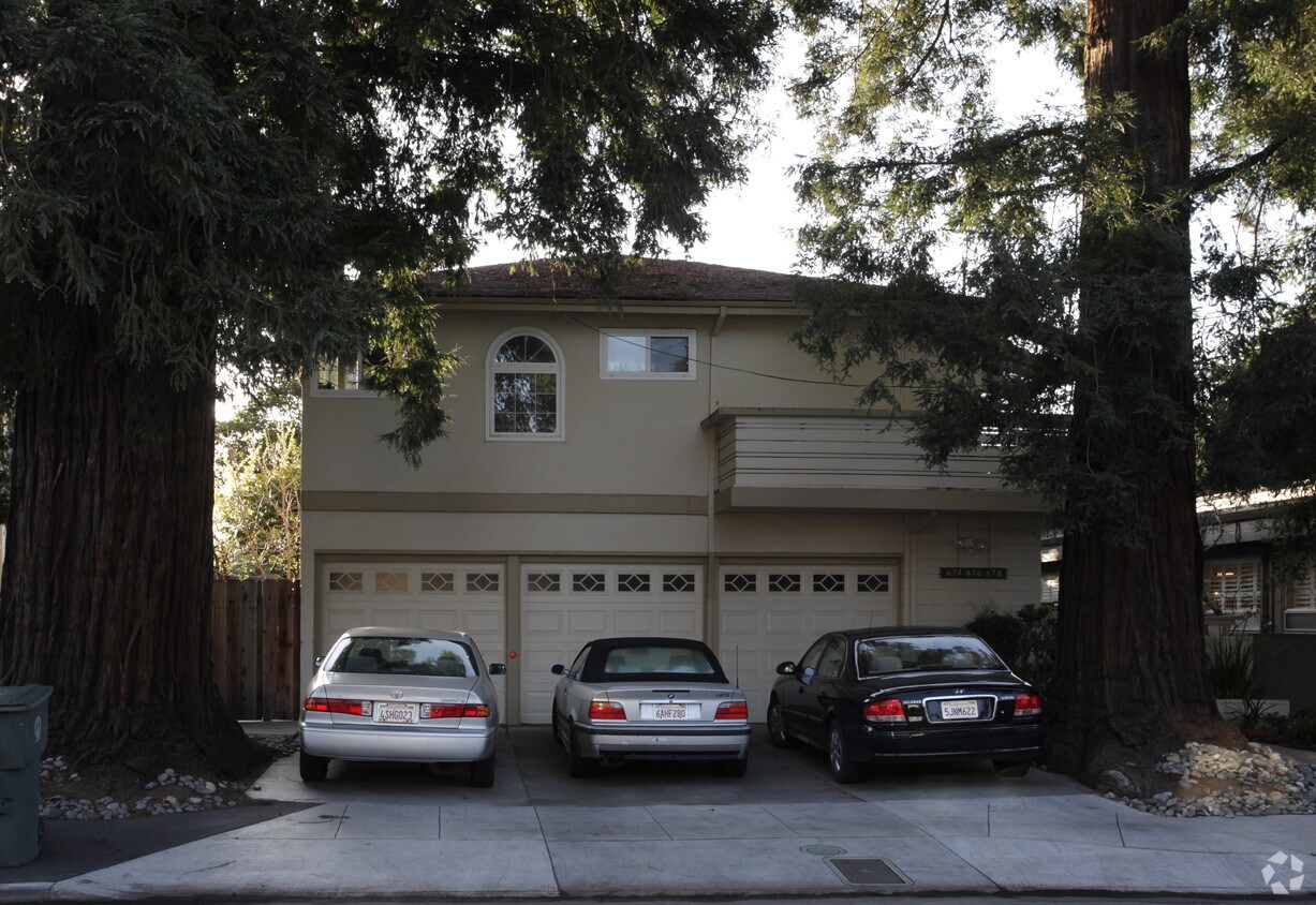 Foto principal - 674-678 Homer Ave