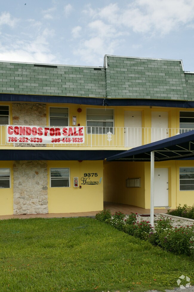 Building Photo - Hemingway Villa Condos