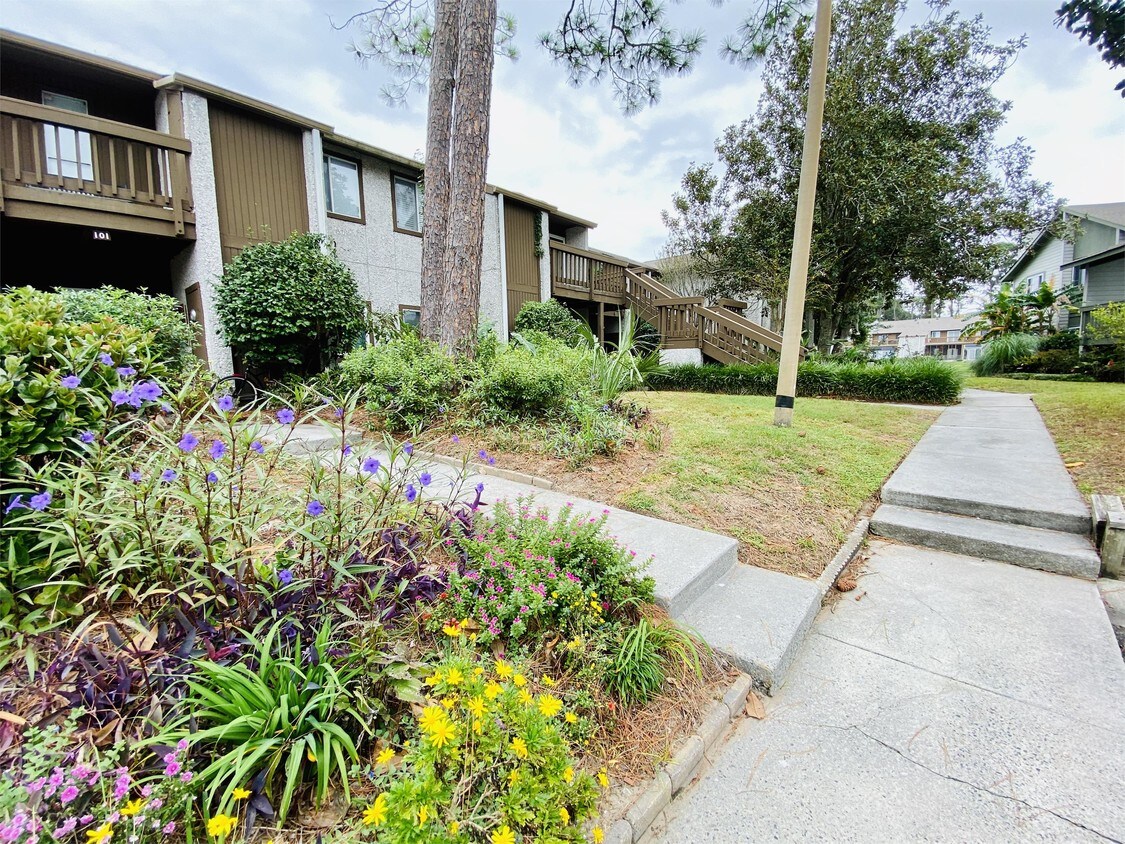 Primary Photo - 103 Bull River Bluff Dr