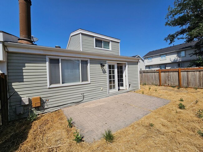 Foto del edificio - 4-Bedroom Taylorsville Home with Fenced Yard & 2-Car Garage