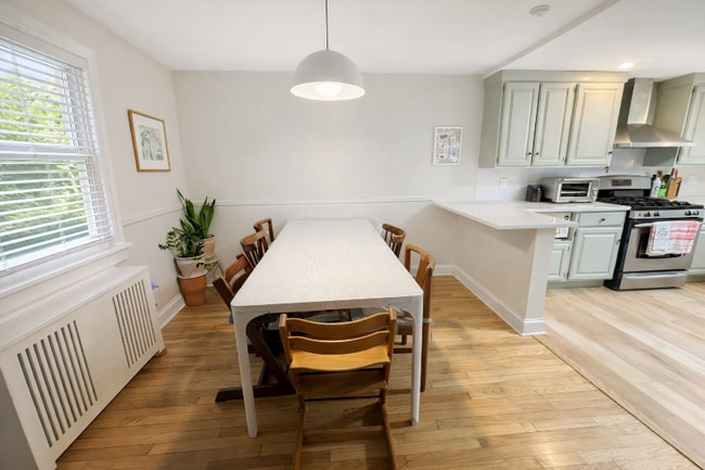 Building Photo - 23 Downing Pl