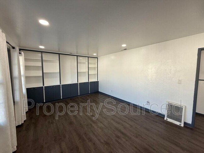 Building Photo - 632 Fir St