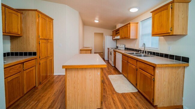 Foto del edificio - Spacious & move in ready 3bd/2bth single l...