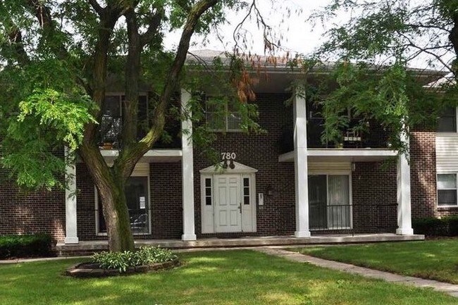 Foto del edificio - 780 Russell Rd