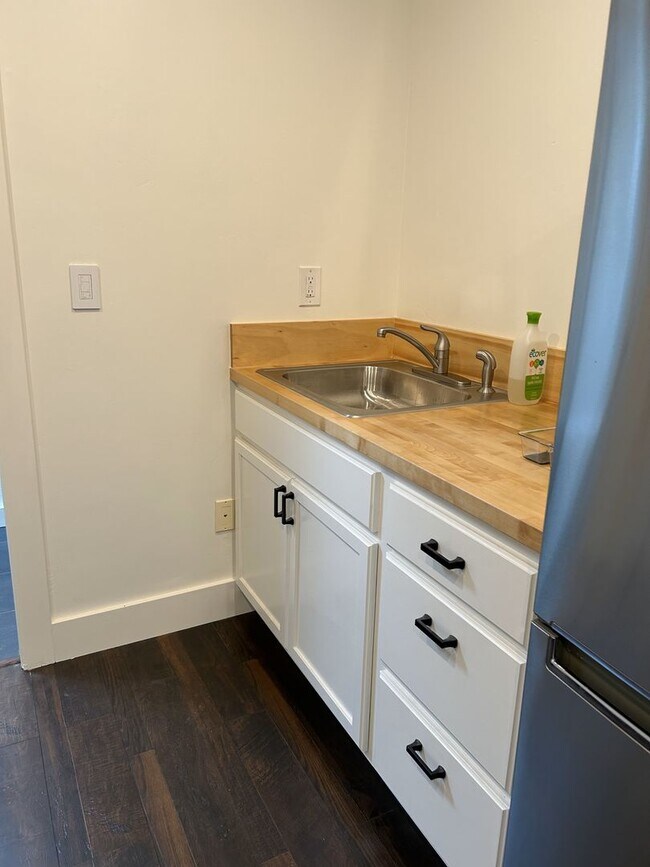 Building Photo - Tranquil Tiny House Living