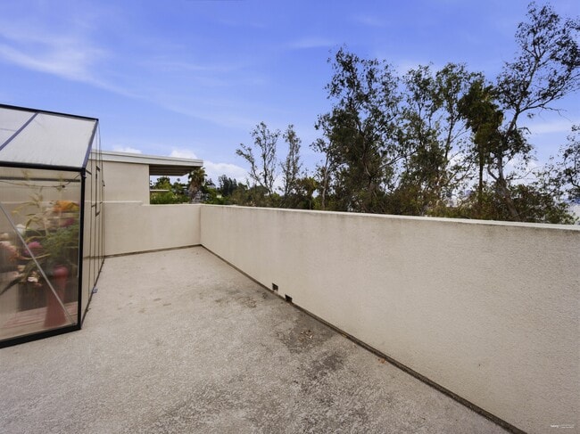 Building Photo - 2111 N Cahuenga Blvd