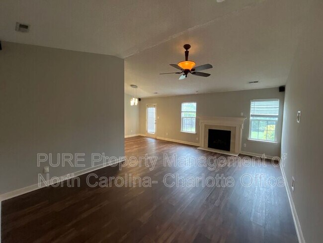 Building Photo - 10319 Prairiegrouse Ct