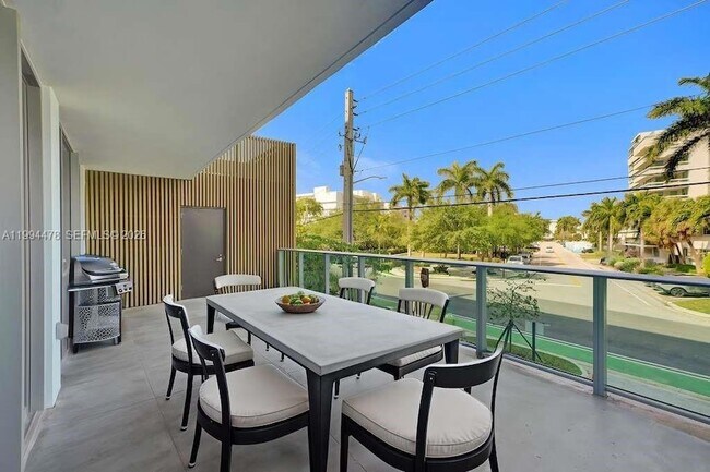 Foto del edificio - 9221 E Bay Harbor Dr