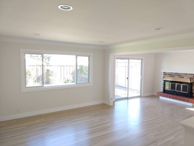 Foto del edificio - Attractive 4 Bed 2 Bath Home in Desirable ...