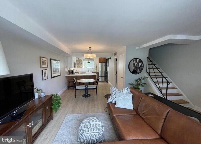 Building Photo - 3824 Jay Ave