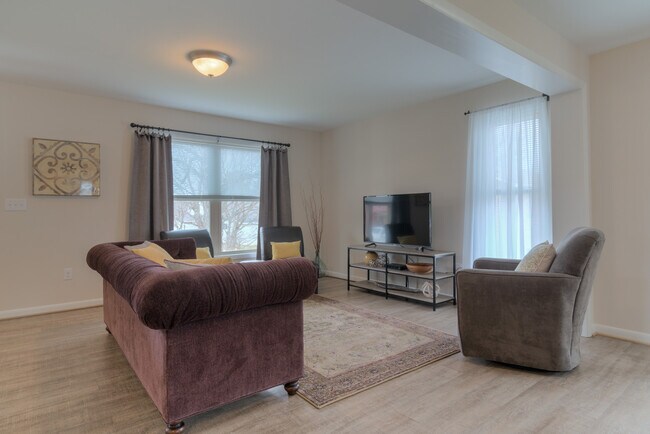 Foto del edificio - 1608 Whipple Dr