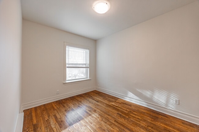 Building Photo - 1432 W Jonquil Ter