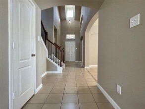 Building Photo - 5634 Jay Thrush Dr