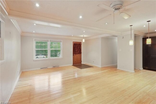 Building Photo - 1002 Phineas Dr