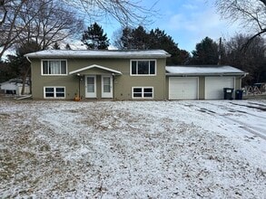 Building Photo - 3015 Pine Lodge Rd