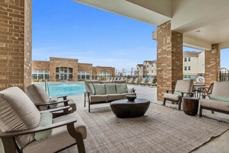 Outdoor Lounge Spaces - The Laurel (OK)