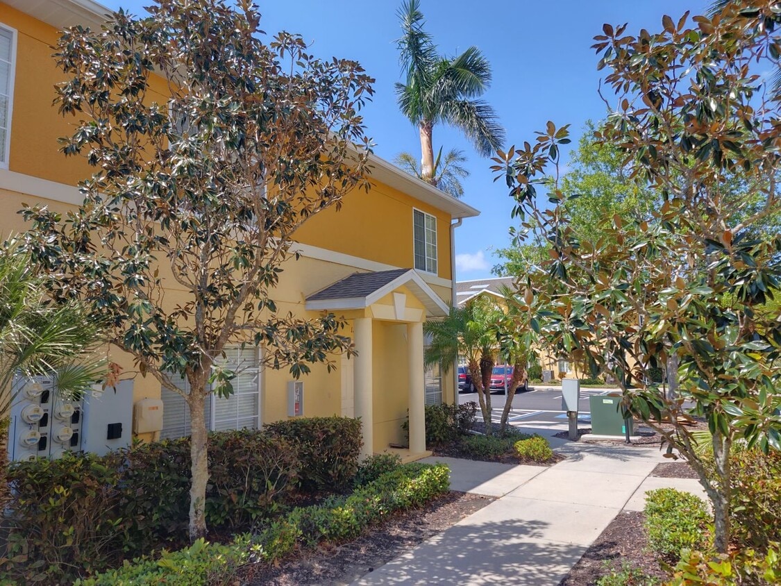 Primary Photo - Annual Unfurnished 3 Bedroom 2.5 Bathroom ...