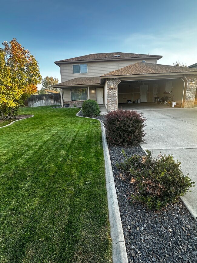 Building Photo - 5005 Thrush Ct